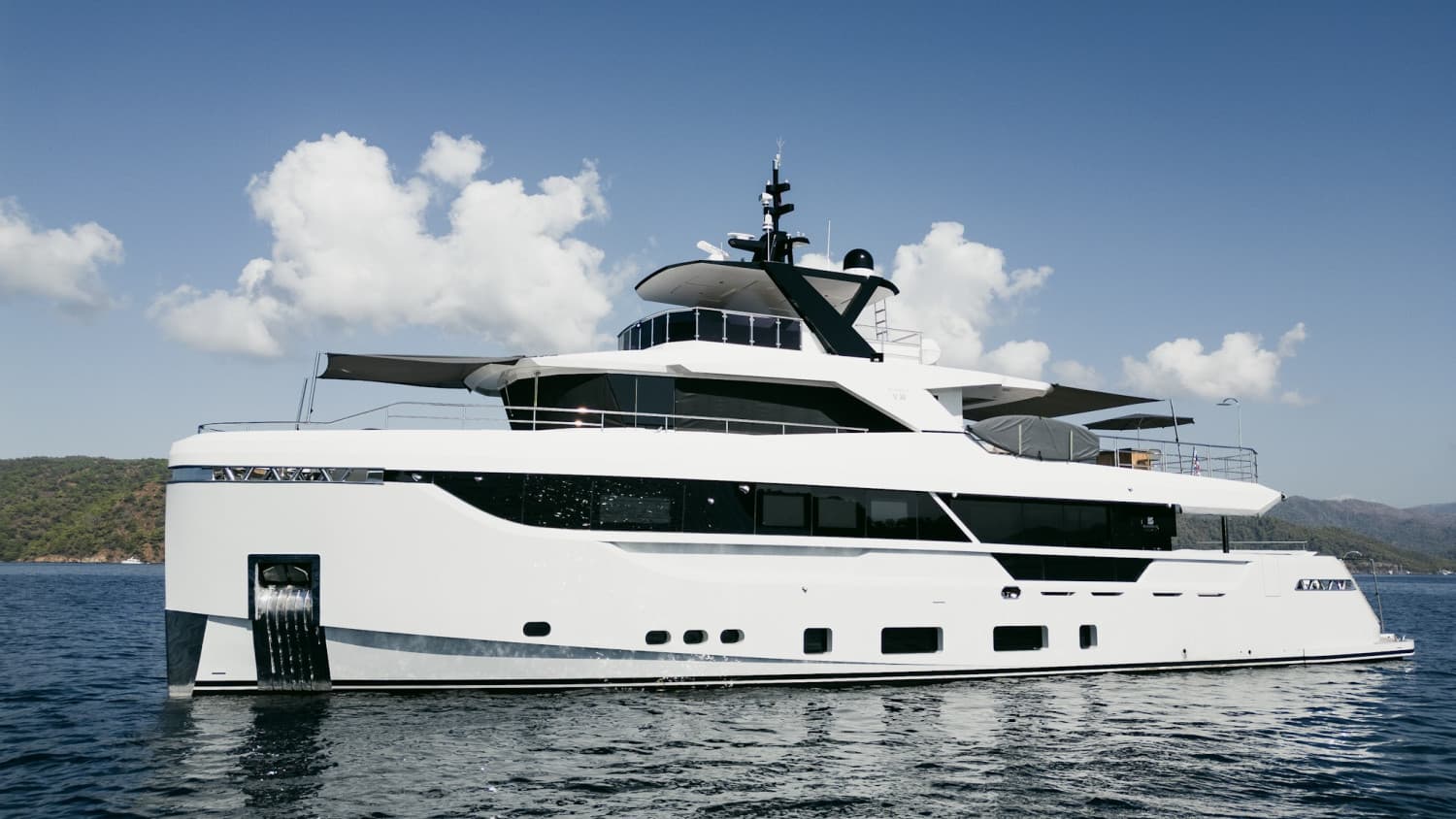 EBYSHİNE — 2023 Blaundus V30