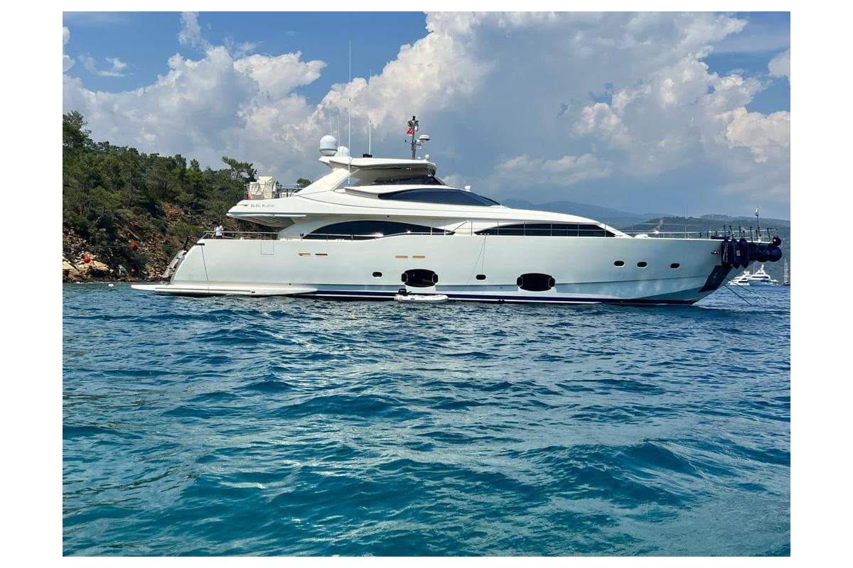 BLEU BLANC — 2009 Ferretti Custom Line 97 — fotoğraf 2