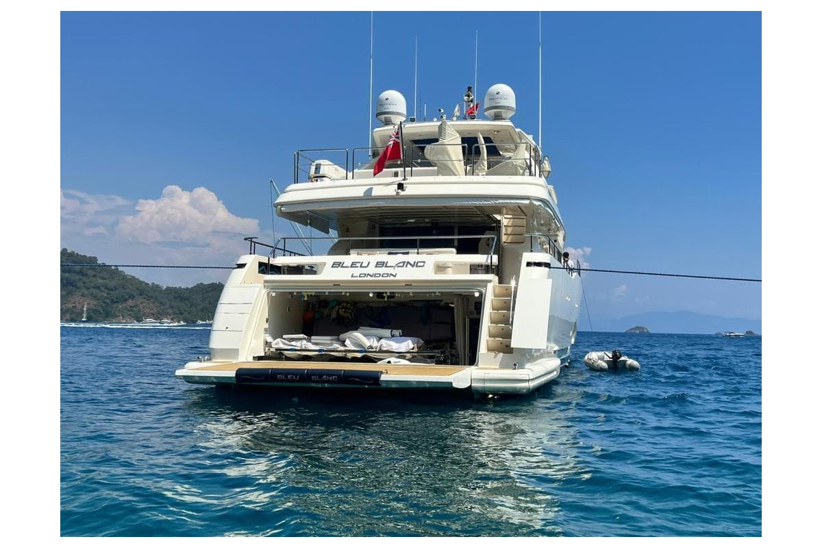 BLEU BLANC — 2009 Ferretti Custom Line 97 — fotoğraf 3