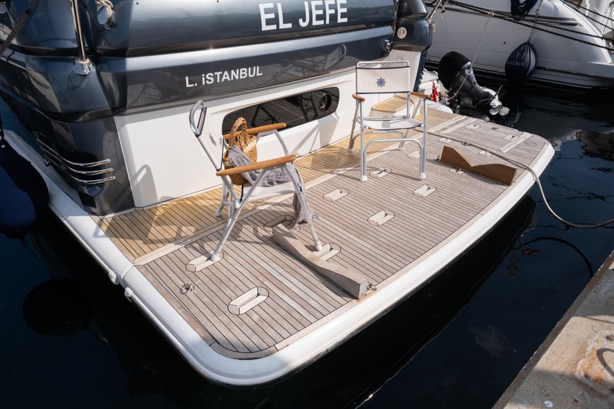 EL JEFE — 2015 Azimut Magellano 53 — photo 2