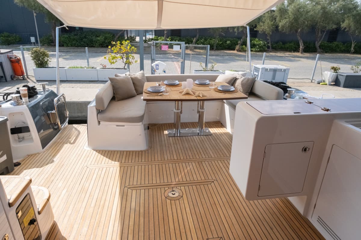 EL JEFE — 2015 Azimut Magellano 53 — photo 3
