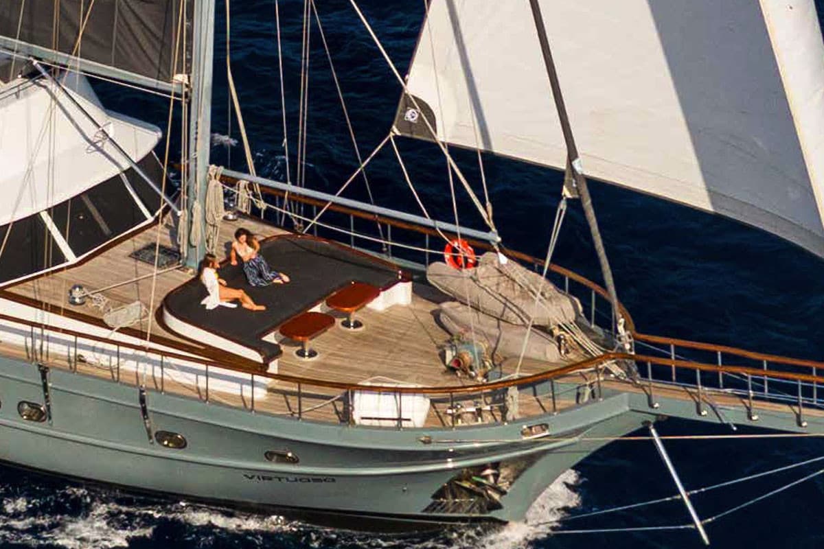 VIRTUOSO — 2017 Custom 35M — photo 5