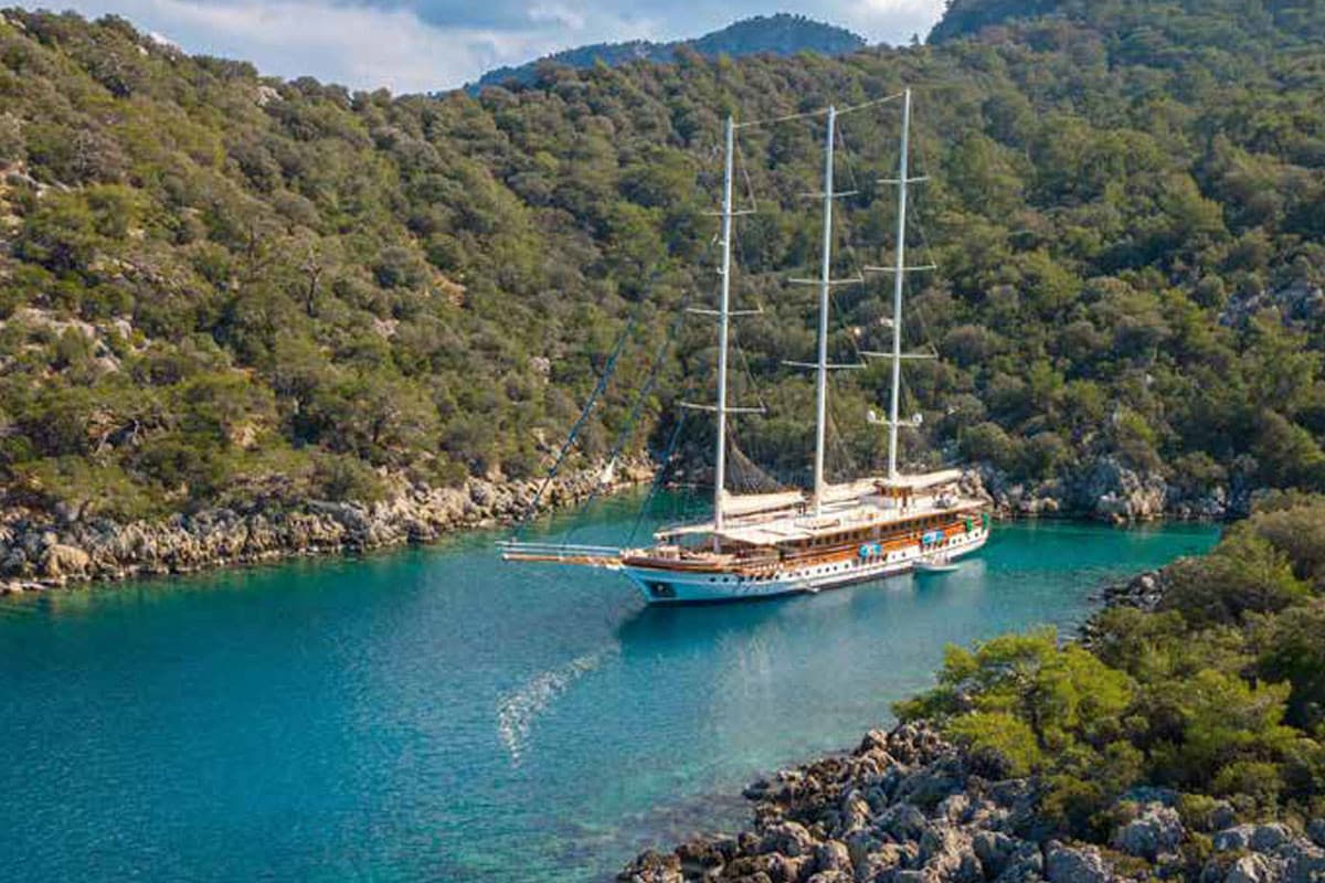 ADMIRAL — 2013 Custom 42M — photo 4