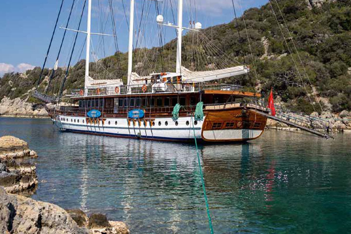 ADMIRAL — 2013 Custom 42M — photo 5