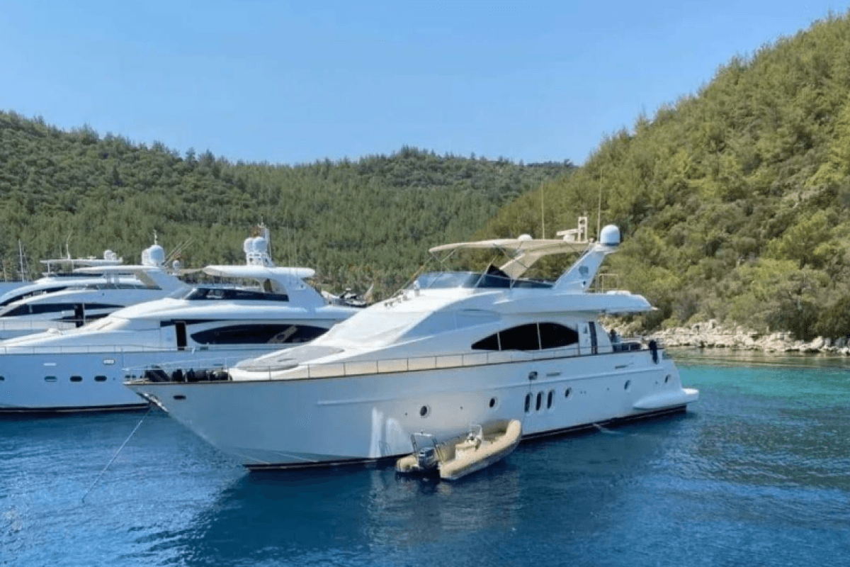 KING HENRY — 2002 Azimut 75 — photo 2