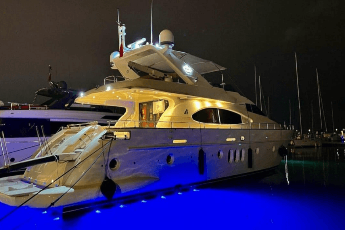 KING HENRY — 2002 Azimut 75 — photo 3