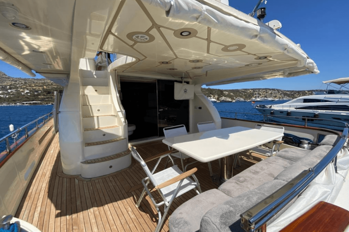 KING HENRY — 2002 Azimut 75 — photo 4