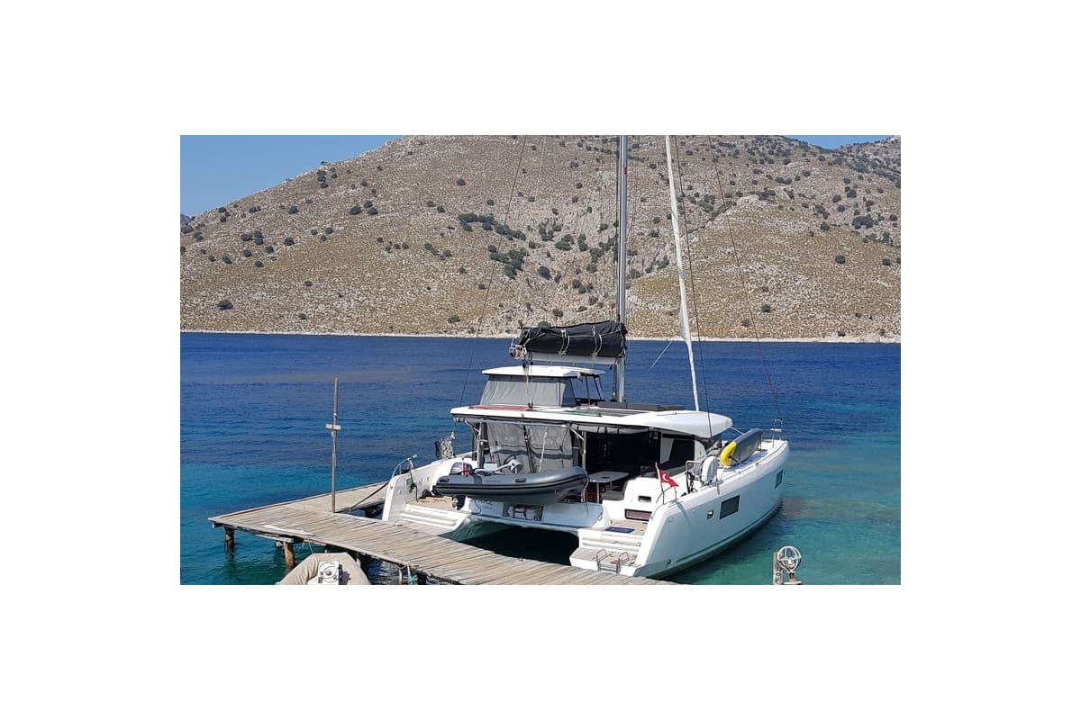 STARZ — 2018 Beneteau Lagoon 42 — photo 2