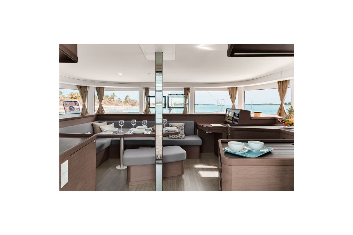 STARZ — 2018 Beneteau Lagoon 42 — photo 5