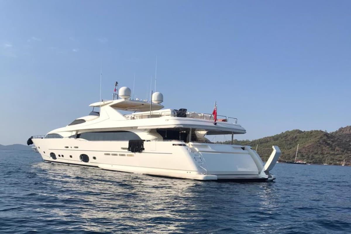 MİSS ADO — 2008 Ferretti Custom Line 112NEXT — photo 2
