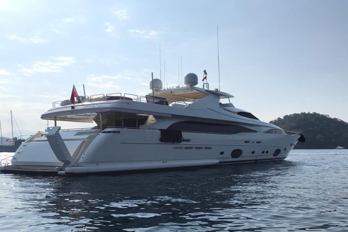 MİSS ADO — 2008 Ferretti Custom Line 112NEXT — photo 3