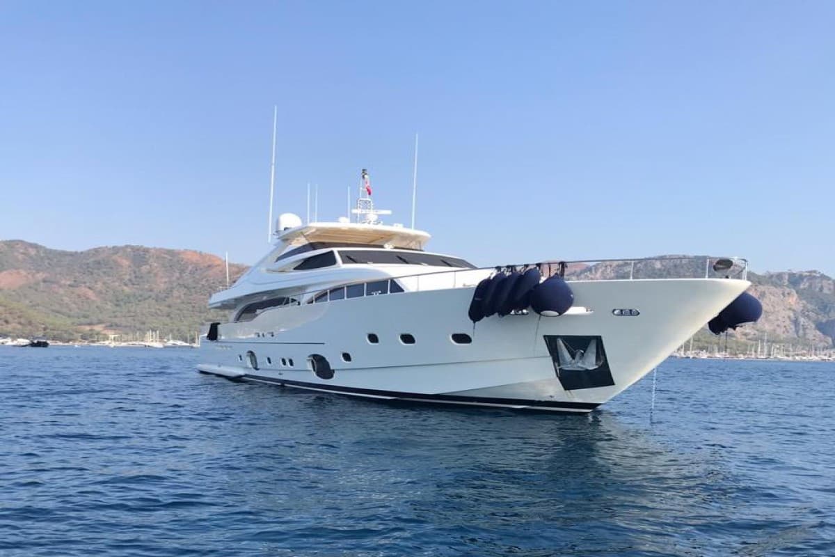 MİSS ADO — 2008 Ferretti Custom Line 112NEXT — photo 4