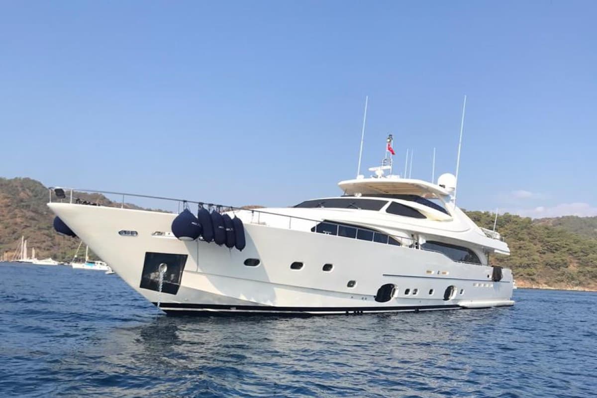 MİSS ADO — 2008 Ferretti Custom Line 112NEXT — photo 5