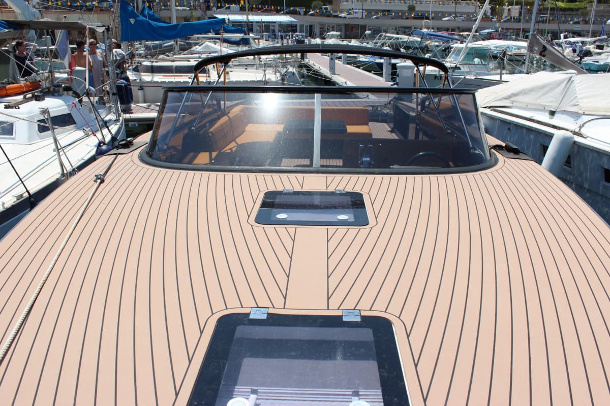2011 VanDutch 40 — photo 4