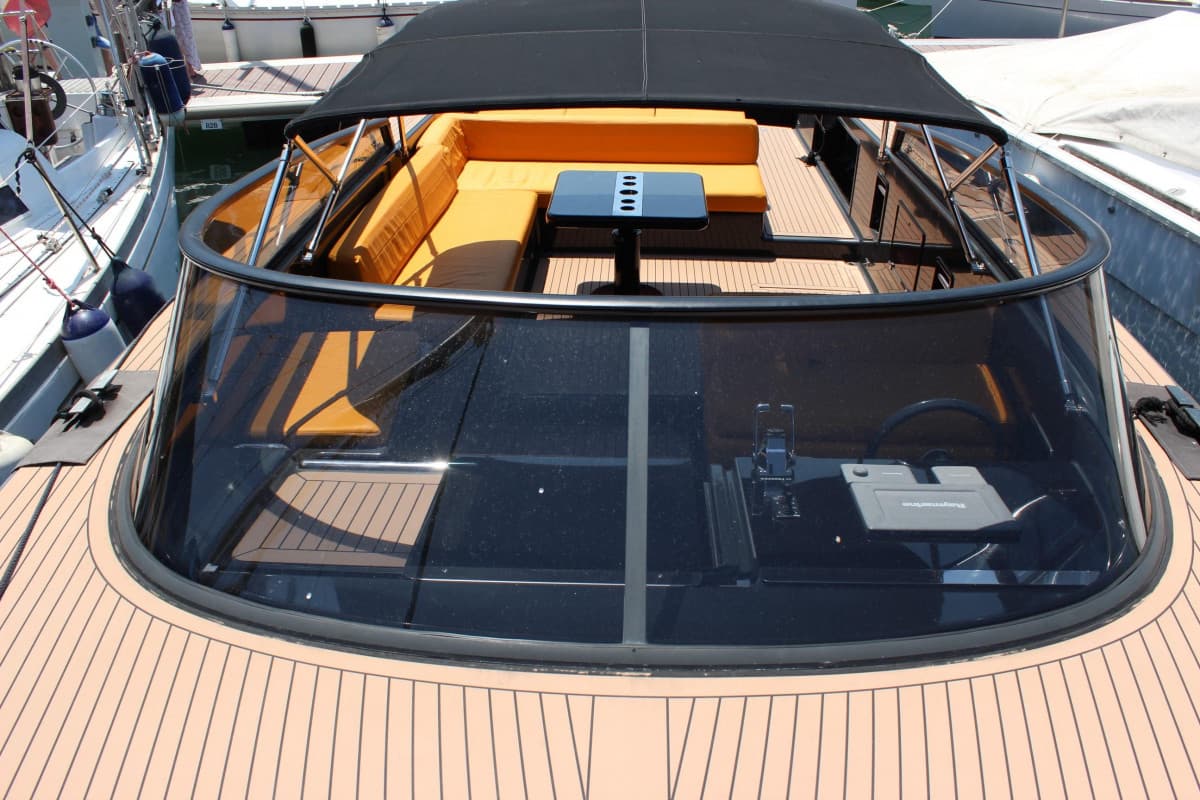 2011 VanDutch 40 — photo 5