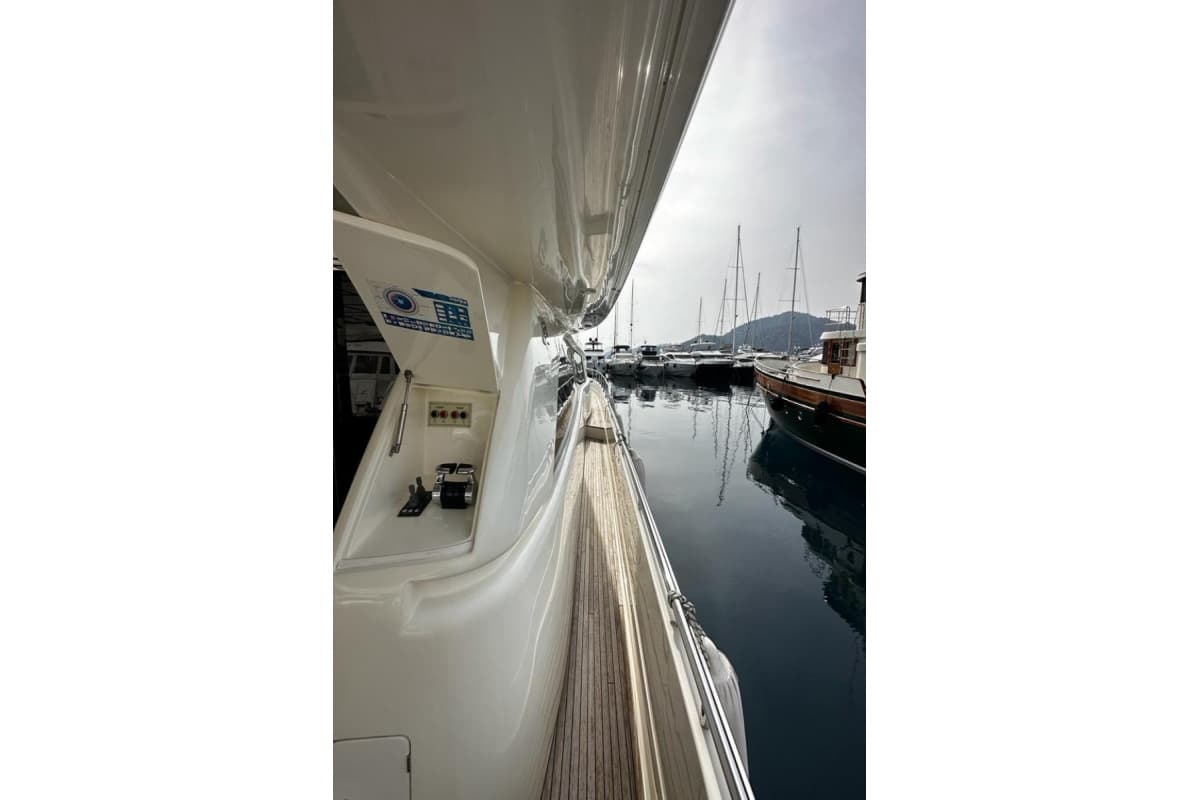 LA BREZZA — 2008 Ferretti 731 — photo 5