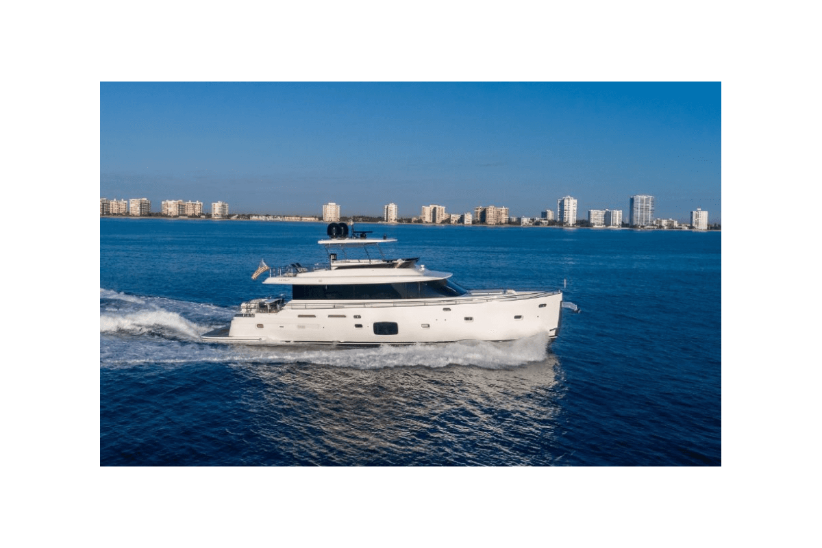 2013 Azimut Magellano 76 — photo 1