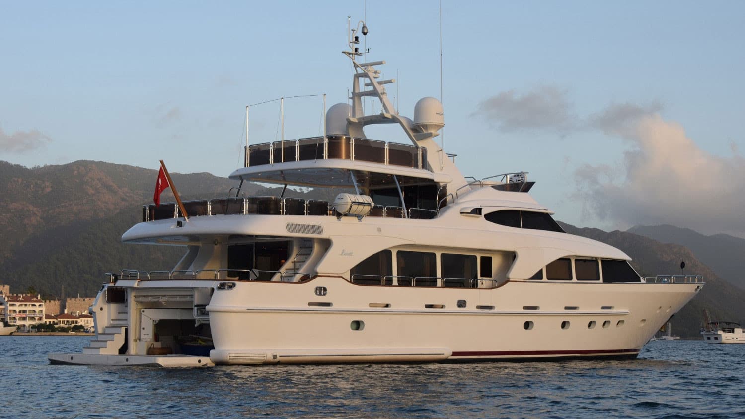 ESCAPE S — 2006 Benetti Tradition 100