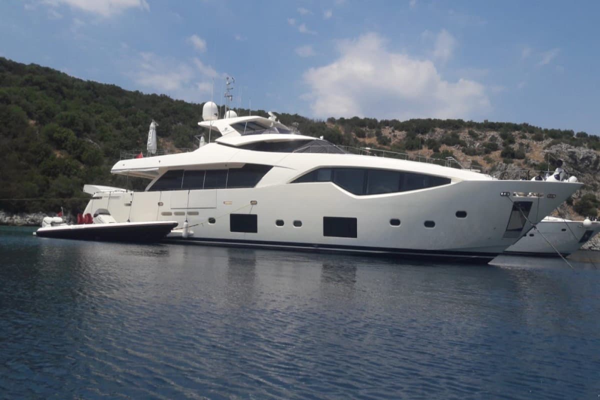 HAPPY 2 — 2016 Ferretti Custom Line 108 — photo 2