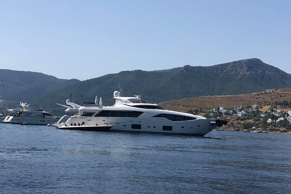 HAPPY 2 — 2016 Ferretti Custom Line 108 — photo 3