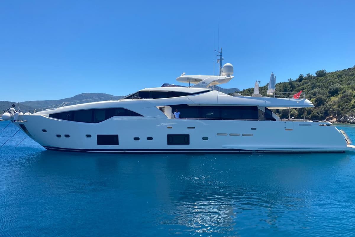 HAPPY 2 — 2016 Ferretti Custom Line 108 — photo 5