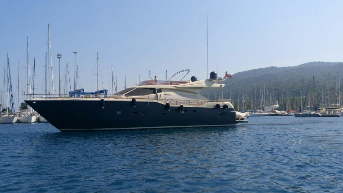2006 Ferretti 690 FLY — fotoğraf 1