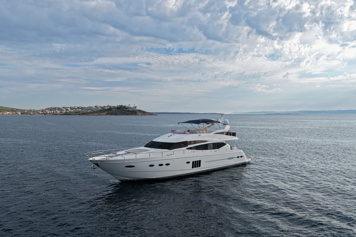 2010 Princess 78 — photo 3
