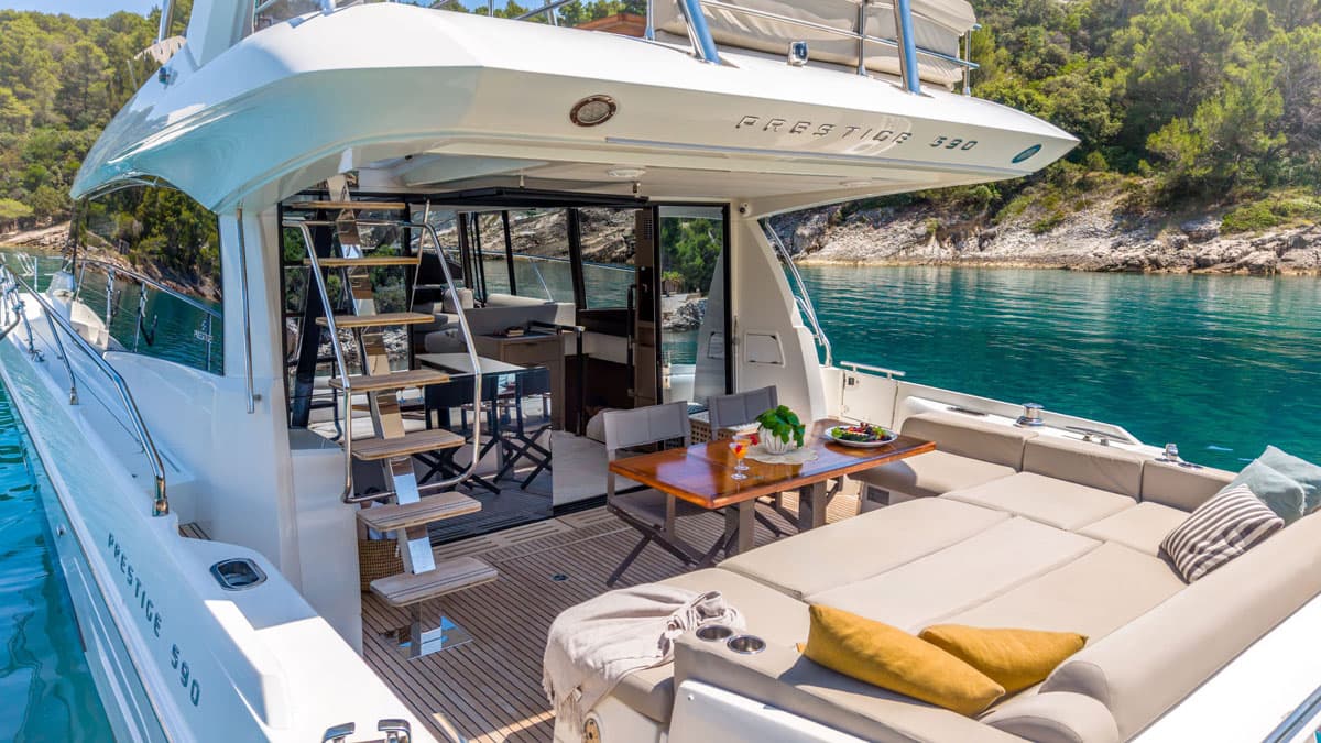 Shaft — 2022 Prestige 590 Fly — photo 5