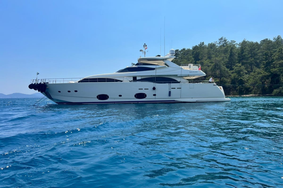 BLEU BLANC — 2009 Ferretti Custom Line 97 — fotoğraf 1