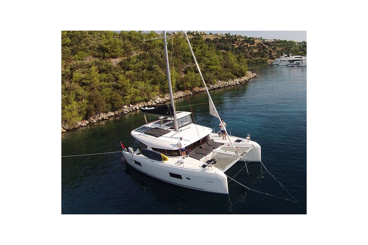 STARZ — 2018 Beneteau Lagoon 42 — photo 1
