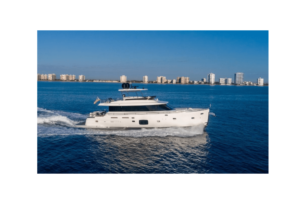 2013 Azimut Magellano 76 — photo 1