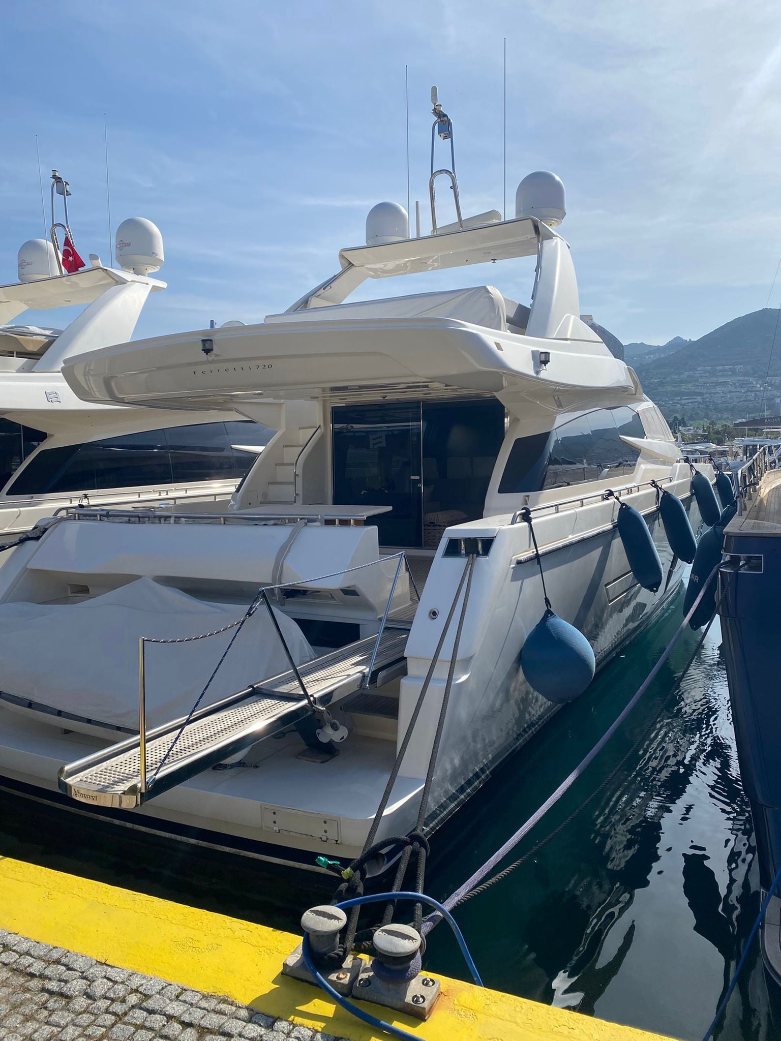 2013 Ferretti 720 — fotoğraf 1