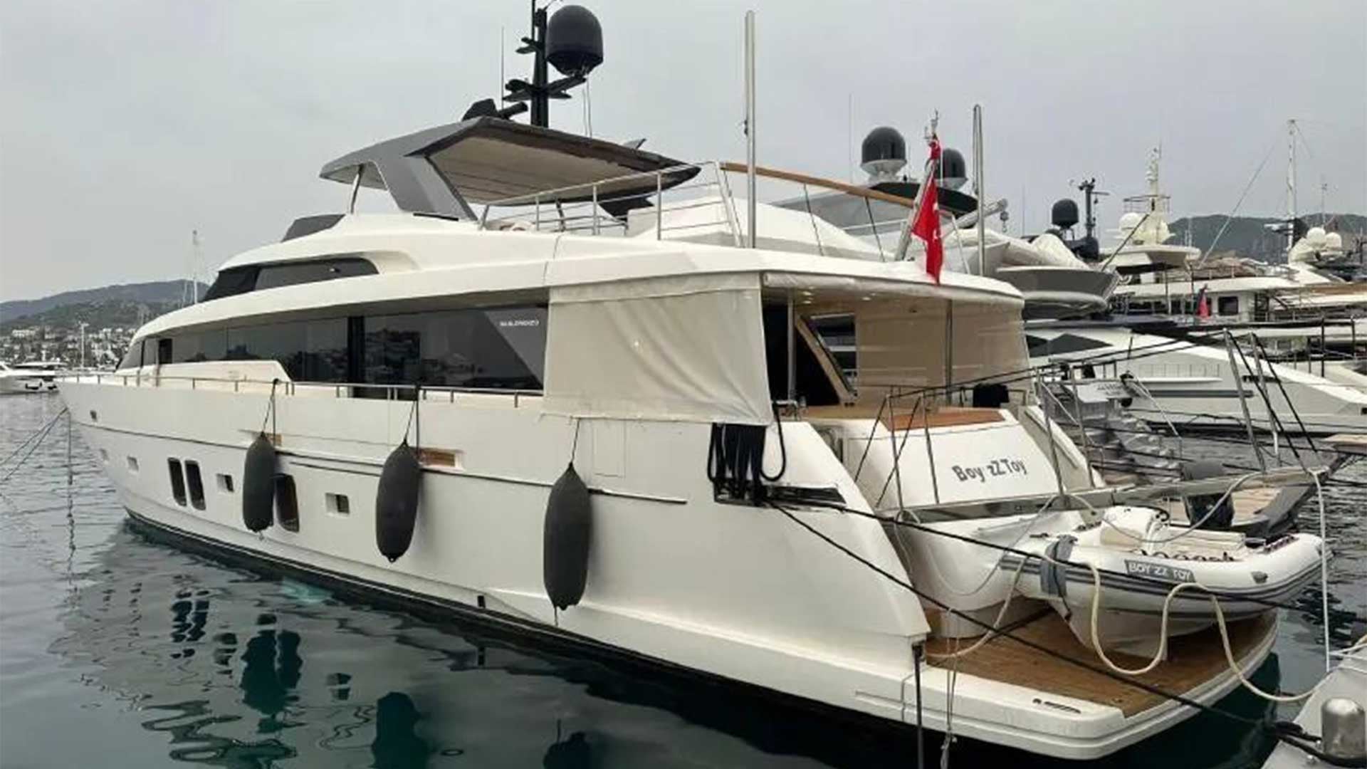 29m Sanlorenzo motor yacht Boy zZ Toy sold